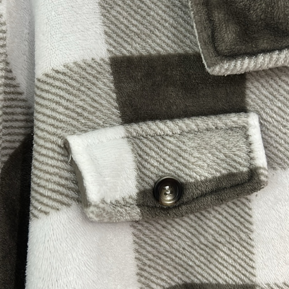 Soft Buffalo Plaid Button Down Shacket Woman's Si… - image 8